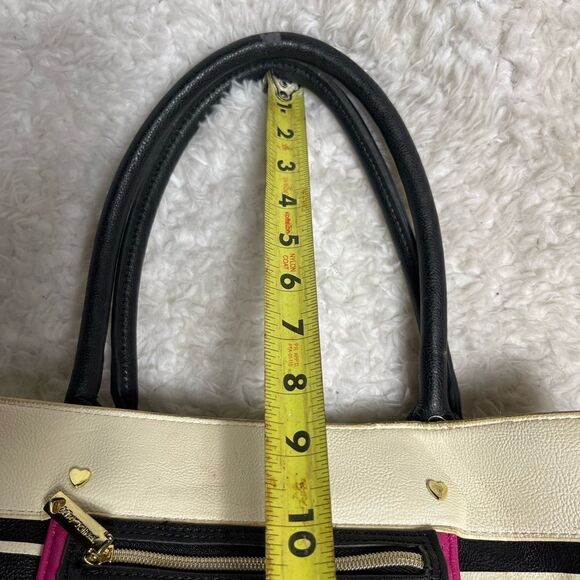 Betsey Johnson Black &white stripes shoulder bag hot pink heart quilted pocket - Picture 12 of 15